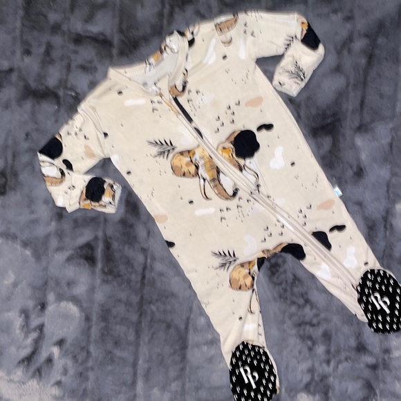 Newborn (fit 0-3) Posh Peanut Perry HTF Elephant Zipper Footie - Picture 3 of 13